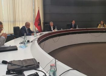 Reforma Zgjedhore/ Opozita jashtëparlamentare bojkoton takimin e sotëm