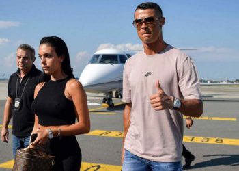 VIDEO/ Pas dy muajsh Cristiano Ronaldo rikthehet në Itali, forca të shumta policie e shoqërojnë në karantinë