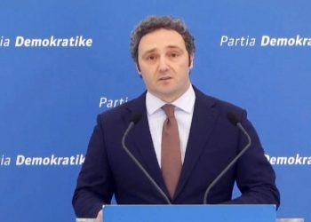 Rritja e rasteve me COVID, PD: Ilustrimi i dështimit të masave të qeverisë, fasonët dhe call center janë vatra të mëdha rreziku