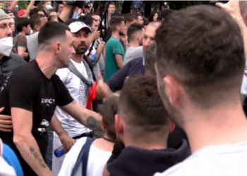 Në krah të babait dhe dajës, Stresi reagon pas procedimit penal: S’durohet jeta pa liri