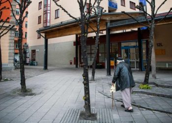 Ana “mizore” e Suedisë gjatë pandemisë: Si “u lanë” të vdisnin të moshuarit