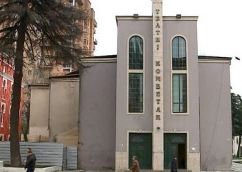 Teatri Kombëtar/ Edi Rama shkruan në Le Monde: “Informacioni i cunguar pashmangshëm shndërrohet në një gënjeshtër të madhe”