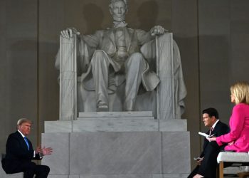 Presidenti Donald Trump: Media po më trajton më keq se Linkolnin