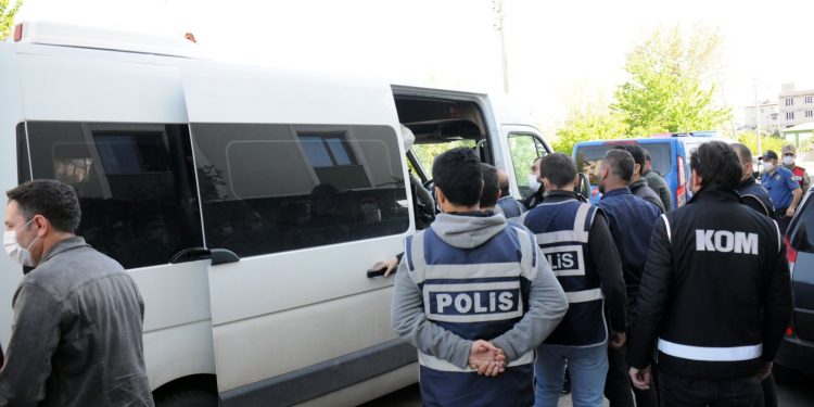 Rikthehen aksionet e arrestimeve në Turqi/ Në pranga disa kryetar bashkish dhe…