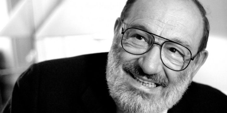 Umberto Eco, critique et ecrivain italien. L'auteur du "Nom de la rose" et du "Pendule de Foucault"  est venu a Paris presenter son dernier livre "Histoire de la laideur" paru en france le 2 octobre aux editions Flammarion. Ce livre illustre retrace en 15 chapitres les representations de la laideur dans la culture occidentale. Cette anthologie fait suite a "Histoire de la beaute" parue il y a deux ans et qui, traduit en 27 langues, s'est vendue a 500000 exemplaires. Paris,FRANCE-le 17/10/07