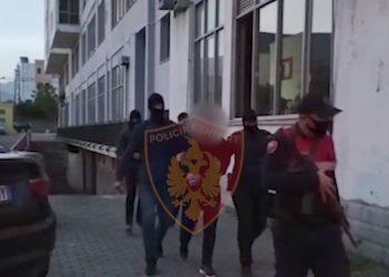 Shfrytëzonte nëpërmjet dhunës disa vajza si prostituta, kapet në Vlorë i riu me dy mbiemra