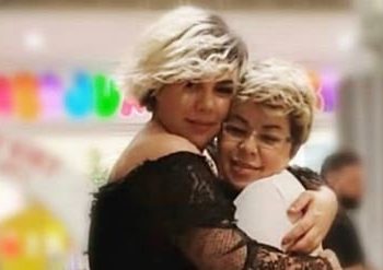 Mamaja i humbi jetën nga kanceri/ Këngëtarja e njohur rrëfen momentet e dhimbshme