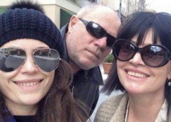 FOTO/ Vajza e aktorit Xhevdet Feri poston foton e rrallë dhe bën dedikimin prekës: Këtu më mbaje…