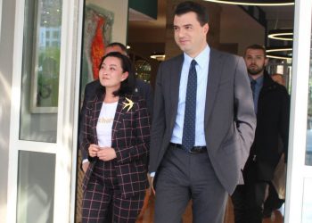 SHBA “përkëdhel” Bashën: Përshëndesim gatishmërinë për përfundimin e “Reformës Zgjedhore”, edhe të tjerët të veprojnë kështu