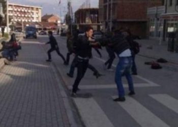 Plas sherri në Tiranë/ Plagosen me sende të forta dy vëllezër binjakë, largohen autorët