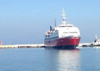 Vlorë/ S’ishte regjistruar, një person hidhet nga trageti një milje para ankorimit…