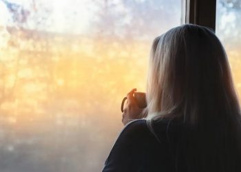 Studimi: Një në tre femra vuajnë nga vetmia