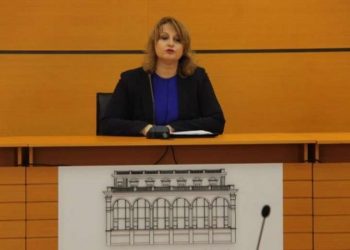 Vetting/ Gjyqtarja e shkarkuar kallëzon në SPAK komisioneren e KPK: U largua nga KLD në 1996