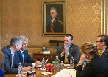 “NYT”: Duke shtyrë përpara marrëveshjen Kosovë-Serbi, SHBA i ka “nxehur” aleatët