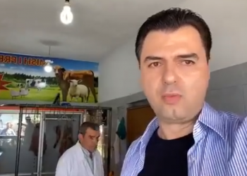VIDEO/ Basha e nis ditën me kasapin nga Vora: Të bashkohemi dhe të marrim qeverisjen në dorë