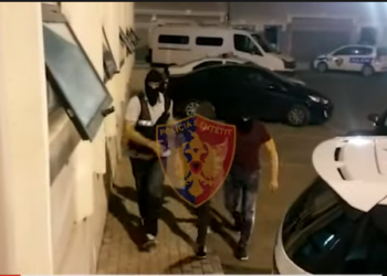 Trafikonin emigrantë nga Lindja e Mesme drejt BE, goditet banda e shqiptarëve/ 6 persona të arrestuar, ja çfarë ju gjeti policia