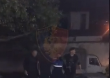 “10 mijë euro, ose të vramë”/ Arrestohet 27-vjeçari që kërcënoi biznesmenin në Bulqizë, qëlloi në ajër kur po ndiqej nga policia