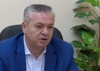 “Këta mender lidera kanë fluturuar me presh në b*thë”, Murrizi lëshon të tjera akuza: Shqiptarët nuk janë skllevër të 3 birbove