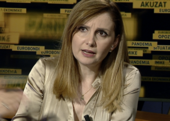 “Balonë tabake, balonë tahuke”, ish deputetja e PD i kthehet Ramës: Ai ka diplomë si mësues vizatimi, unë në ekonomi. Mos të merret me opozitën