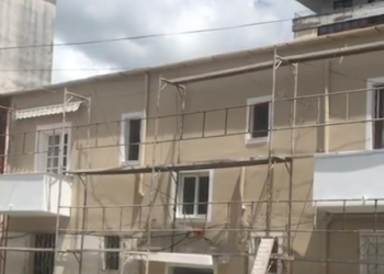 Fier/ U rrëzua nga skela e pallatit, ndërron jetë në spital 50-vjeçari (Emri)