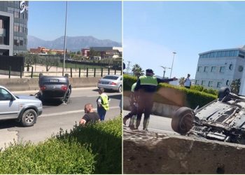 FOTO/ Përplasen dy makina në Tiranë, njëra prej tyre përmbyset në mes të rrugës. Dyshohet se kishte fëmijë brenda