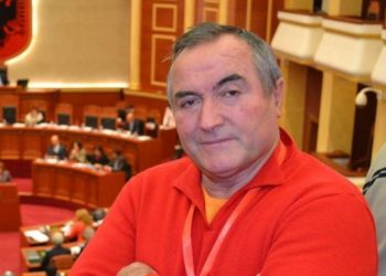 “Mu mbushën sytë me lot kur Nano…”, fotografi i PS zbulon prapaskenat: Ju tregoj dhunën e regjimit të Berishës mbi liderët socialistë