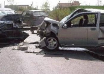 Dy makina përplasen me njëra-tjetrën në Elbasan, dy gra dërgohen me urgjencë në spital