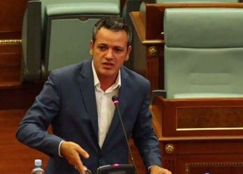 Covid-19/Infektohet vëllai i këshilltarit të presidentit Meta. A do futet në karantinë kreu i shtetit?!