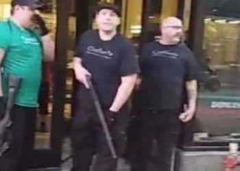 VIDEO/ Protestat e dhunshme në SHBA, pronarët e dyqaneve marrin armët për të mbrojtur pronat e tyre