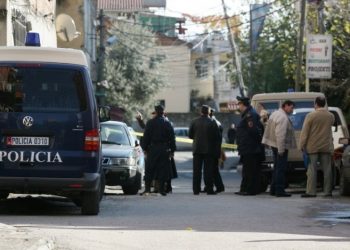 Atentat në Elbasan/ Po udhëtonte me djalin, qëllohet me armë zjarri një person (EMRI)