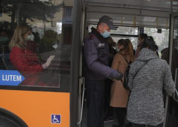Rama flet për transportin publik: Heqim taksat deri në fund të vitit, nuk ka rritje të çmimit të biletës