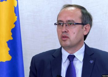 Akuzat për krime lufte ndaj Thaçit dhe Veselit/ Hoti kthehet në Kosovë, s’merr pjesë në takimin me Vuçiç në Uashington