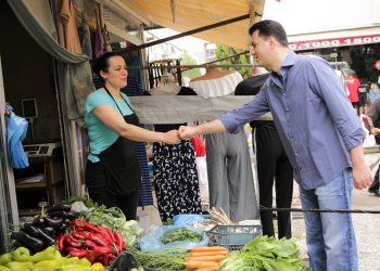 Basha shpalos planin ekonomik në Kamëz: Qeveria ime do ju mundësojë bukë, ujë, drita dhe taksa të ulta