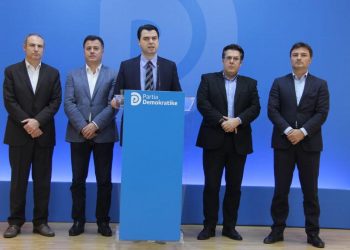 Formularët “ndryshe”/ Kandidatët e Lul Bashës në shumicën e qarqeve mbeten njësoj