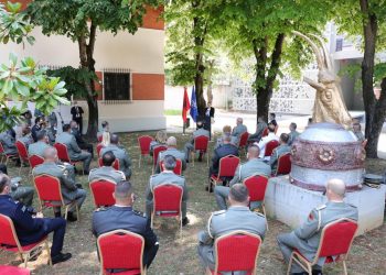 Xhaçka lajmëron përfundimin e kursit 1 vjeçar të 53 nënkolonelëve dhe majorëve nga Shqipëria e Kosova