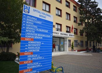 Dy raste të reja me koronavirus në Berat/ Njëri u infektua gjatë vizitës në spital në Tiranë