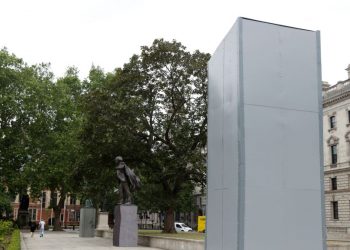 Britani, protestuesit përplasen me mbrojtësit e monumenteve