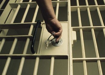 Çudira shqiptare/ E reja 13-vjeçarja me fëmijën 1-muajsh kërkon lirimin e 16-vjeçarit nga burgu