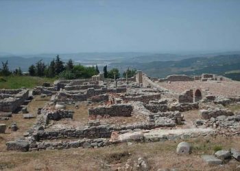 “Bylis qytet grek”, deklarata e Sgarbit jehonë në mediat greke: Shqiptarët s’kanë lidhje me ilirët