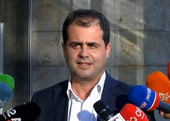 Bylykbashi “i qeshur” pas tryezës së Këshillit Politik: Nuk do të kemi mazhorancë që shkatërron zgjedhjet