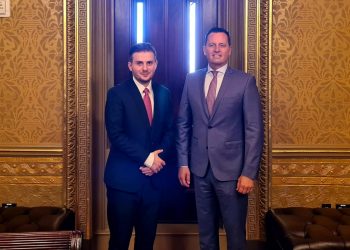 “S’ka marrëveshje të fshehtë dhe as ndarje për Kosovën”, Cakaj takim me Grenell në Shtëpinë e Bardhë