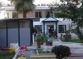 Mbyllet çerdhja në zonën e ish-Bllokut në Tiranë, disa pjesëtarë të stafit dyshohen me Covid-19