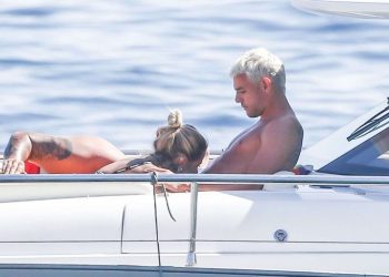 FOTO/ Modelja që adhuron tatuazhet, lë Fabrizio Coronan për lojtarin e Milanit