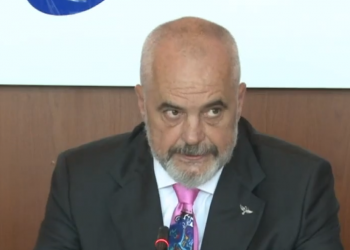 Rama flet nga Prishtina: Keqardhje për helmin e politikës, akuzat dëmtojnë luftën dhe jo dy persona