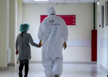 Fëmijët, më të fortët kundër koronavirusit? Dalin të dhënat e studimit: Vetëm katër nga 582 të prekur kanë vdekur