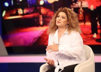 “I ndryshoj flokët që të dukem gocë tjetër për burrin”/ Këngëtarja shqiptare i ka habitur të gjithë me deklaratën