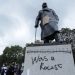 Evropa heq statujat e tregëtarëve të skllevërve e mbretërve, sulmohet edhe momunenti i Churchill