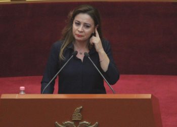 Tjetër “përplasje” në Kuvend/ Edlira Hyseni: Gratë çame janë shumë të bukura; Socialistet: Të gjithë shqiptarët janë, edhe meshkujt