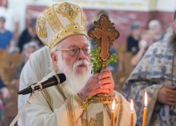 Kryepeshkopi Anastas bën ndërhyrje në zemër, ja si është gjendja e tij