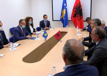 Në fokus zhvillimi i turizmit, ministri Klosi vizitë në Kosovë: Ejani në bregdetin shqiptar